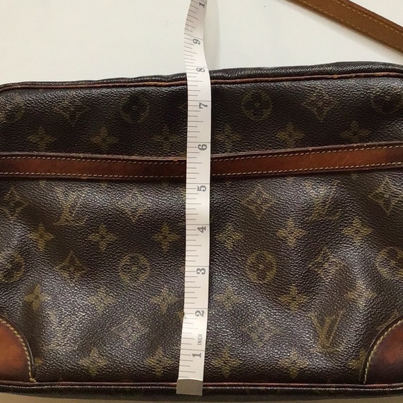 Louis Vuitton - Picture 8 of 8